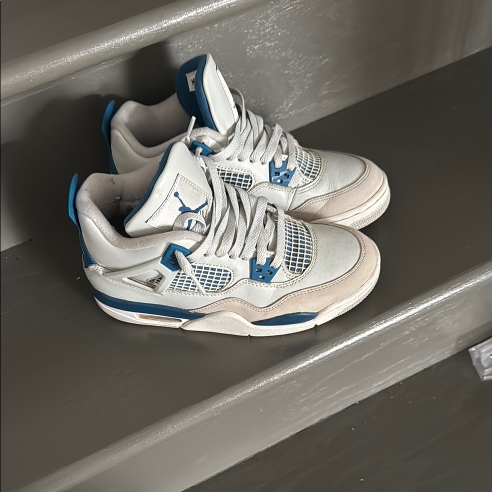 Jordan White and Blue Sneakers Classic Air Jordan 4 Design - Picture 4 of 4